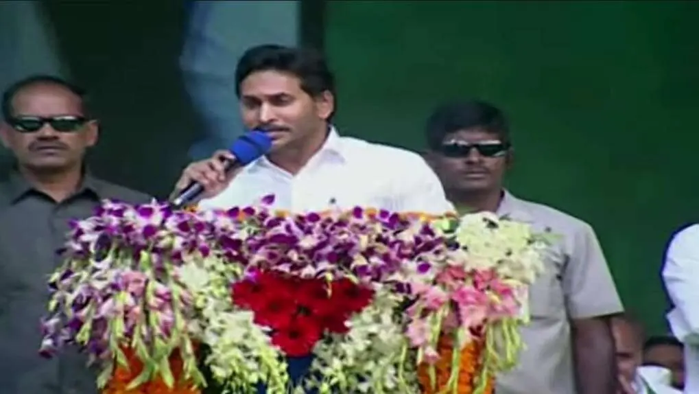 Jagan Mohan Reddy seeks public support in Vizag to win battle
