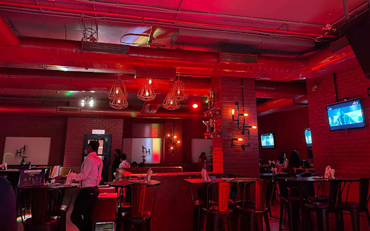 Plan your Friday night fun with these 6 bars in Vizag!