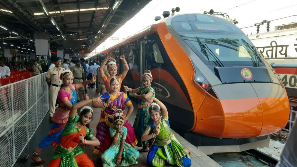 PM Modi Launches 2 New Vande Bharat Express Trains and Infra Projects in Vizag Today