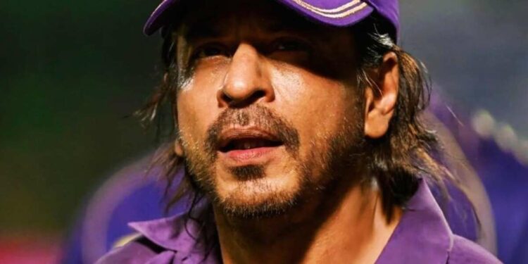 Watch: Shah Rukh Khan visits Vizag, cheers for KKR in IPL match!