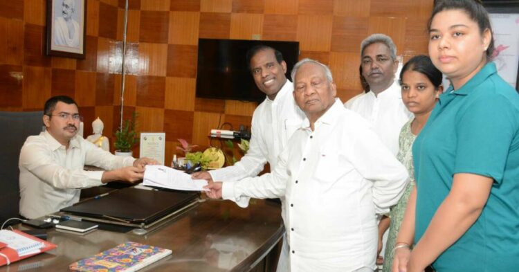 Ganta Srinivasa Rao, Paul file nomination papers on the first day