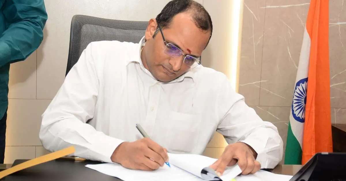 Harendra Prasad takes over as Vizag Collector