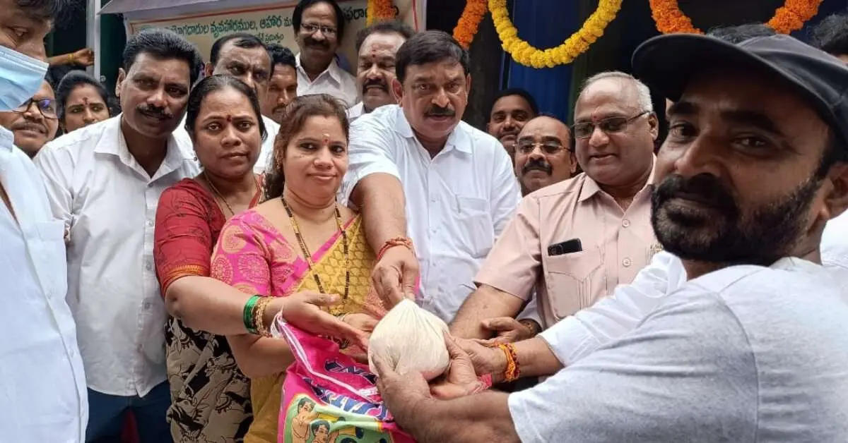 Sale of rice, tur dal begins at rythu bazaars in Vizag