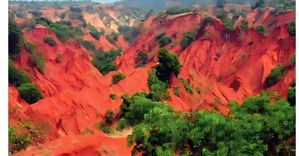 Erra Matti Dibbalu excavators given showcause notice by Department of Mines