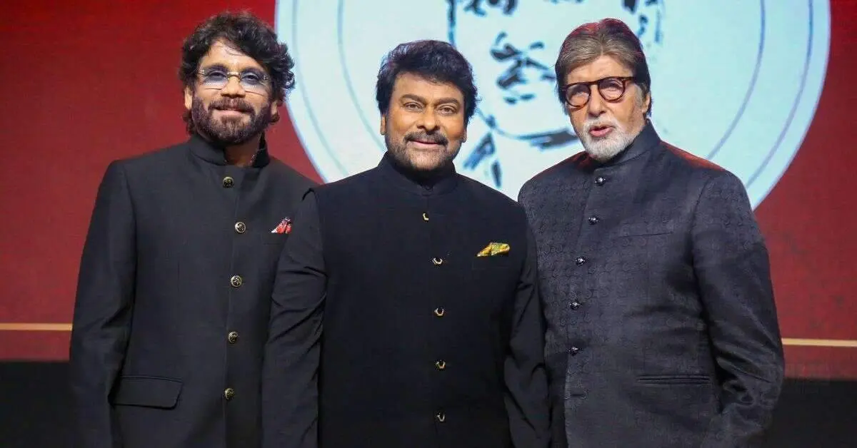 Amitabh presents ANR National Award to Chiranjeevi