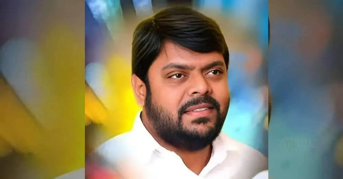 Another jolt to YSRCP as Adari Anand Kumar quits party