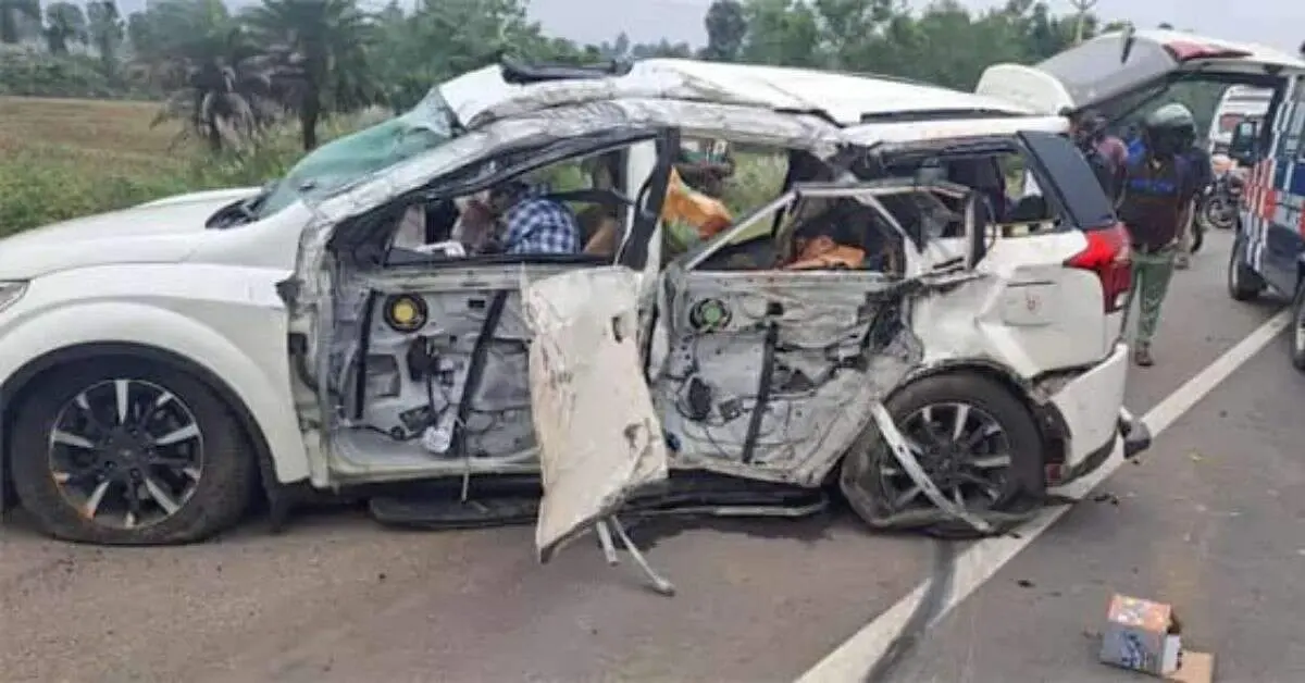 Three of Vizag die in accident near Srikakulam