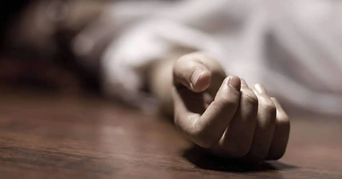 Couple commits suicide from third floor in Gajuwaka, Visakhapatnam