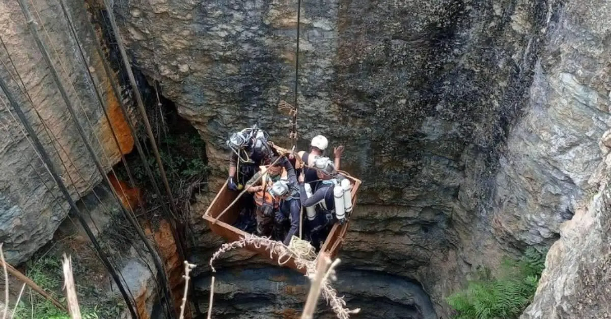 Navy divers from Visakhapatnam to assist in Assam Coal Mine Disaster