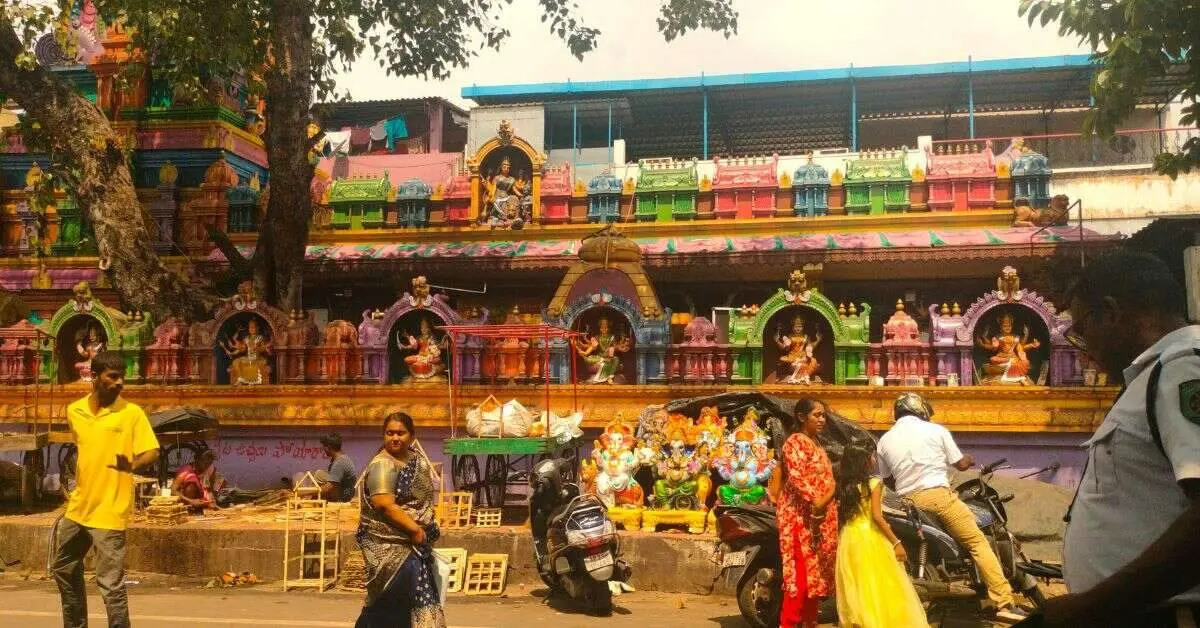 6 things that you should shop from Poorna Market in Visakhapatnam!