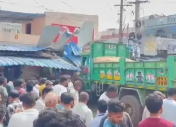 Lorry rams into shop in Gajuwaka, Visakhapatnam, killing one