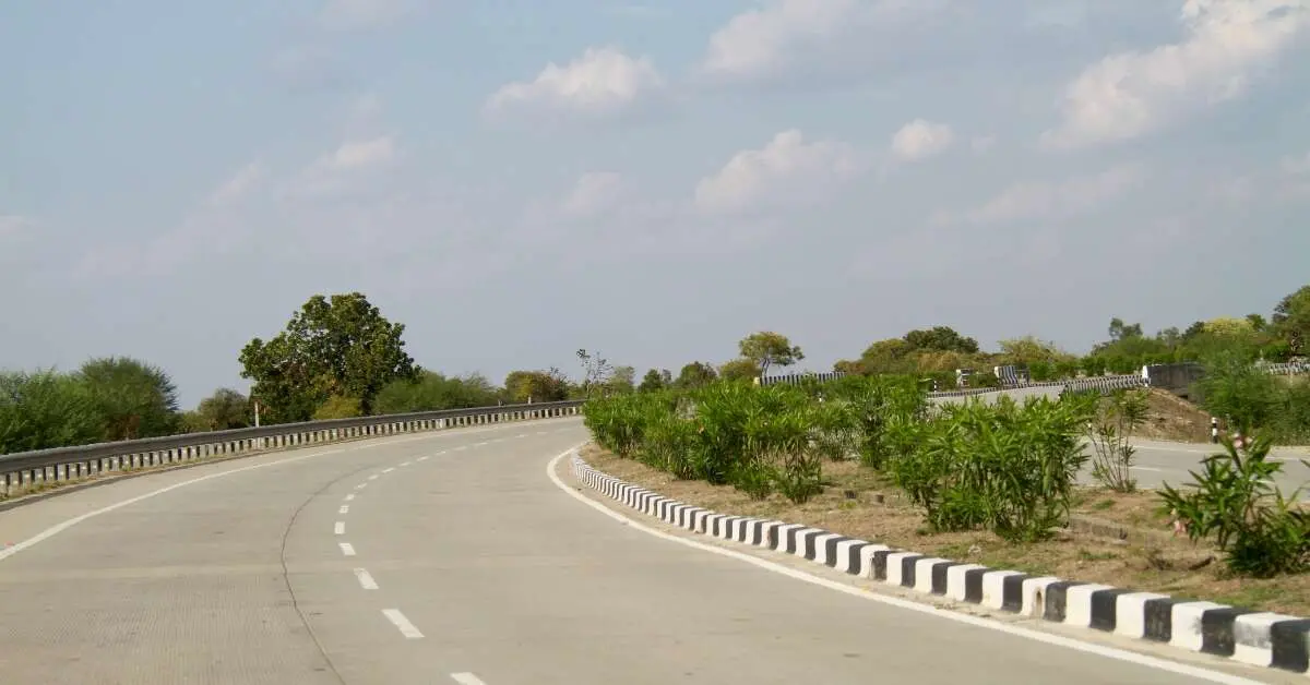 15 roads to be developed to ease traffic between Gajuwaka in Visakhapatnam & Bhogapuram