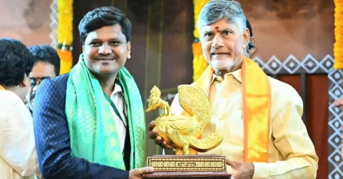 Visakhapatnam illusionist, BS Reddy, receives Kala Ratna from Chandrababu Naidu