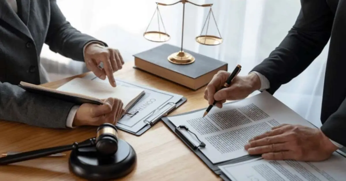 How to Build a Career in Corporate Law – Courses & Specializations