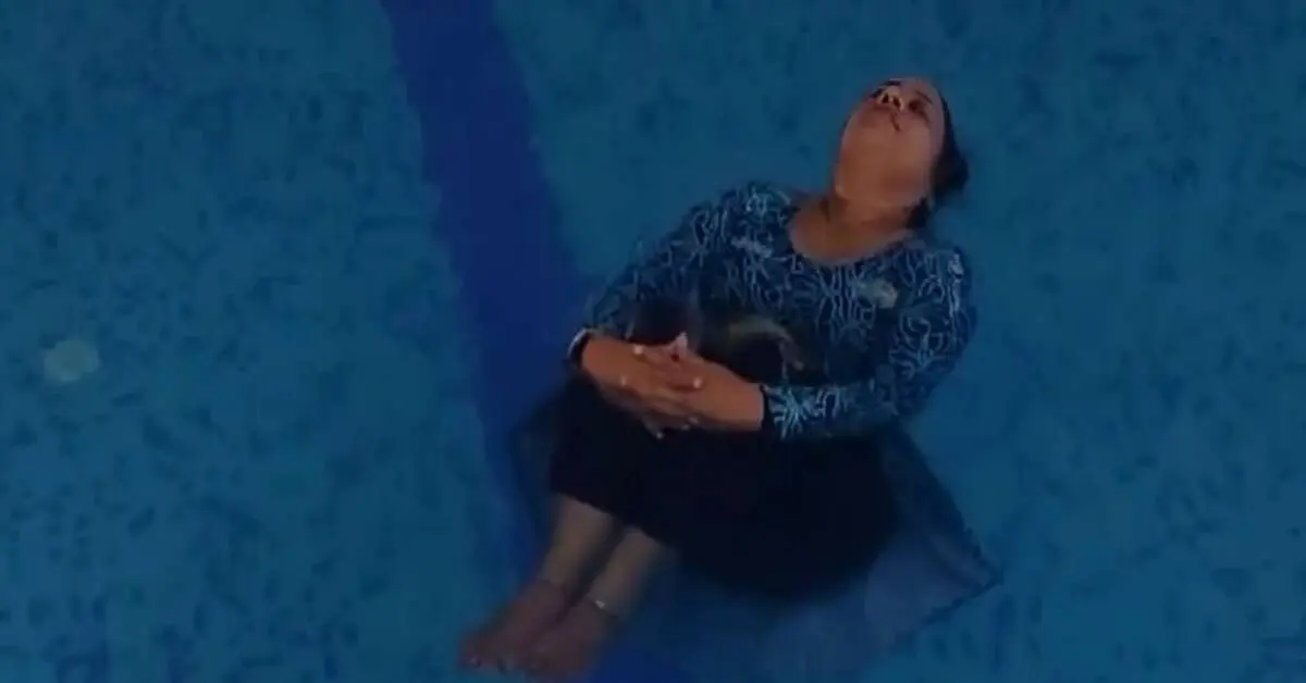 Woman performs 30 yoga asanas in water in Visakhapatnam