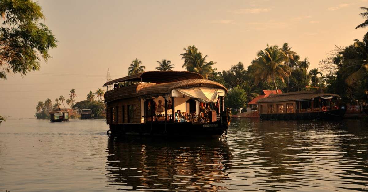 Plan your next trip from Vizag to these 7 beautiful backwater destinations in Kerala!