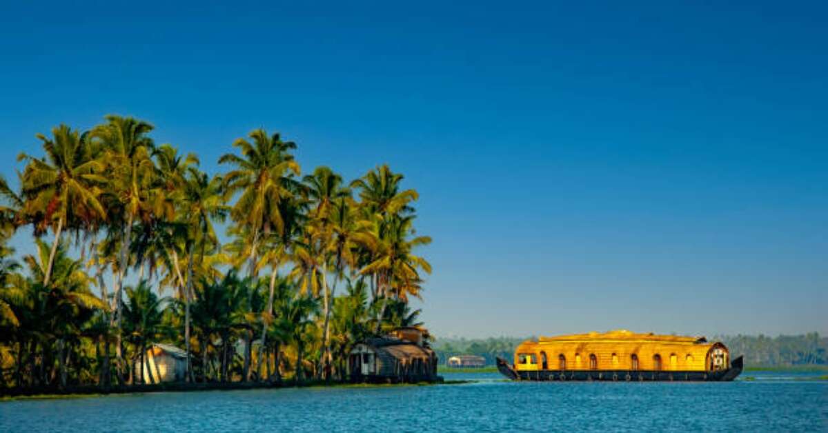 Plan your next trip from Vizag to these 7 beautiful backwater destinations in Kerala!