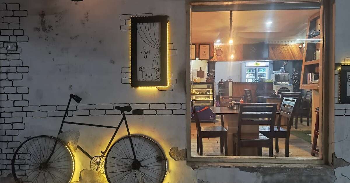 Visit these retro-style cafes and restaurants in Visakhapatnam for a slice of the past!