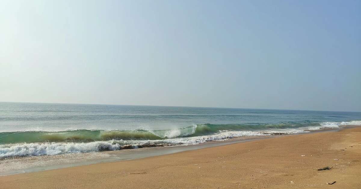 Explore the beaches of the Andhra-Odisha border like Baruva Beach, Kalingapatnam Beach, Garampeta Beach, Pati Sonapur Beach, and more.