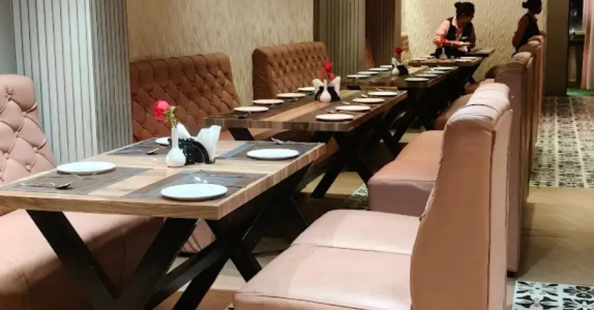 Four Corners @ Mantris Hotel