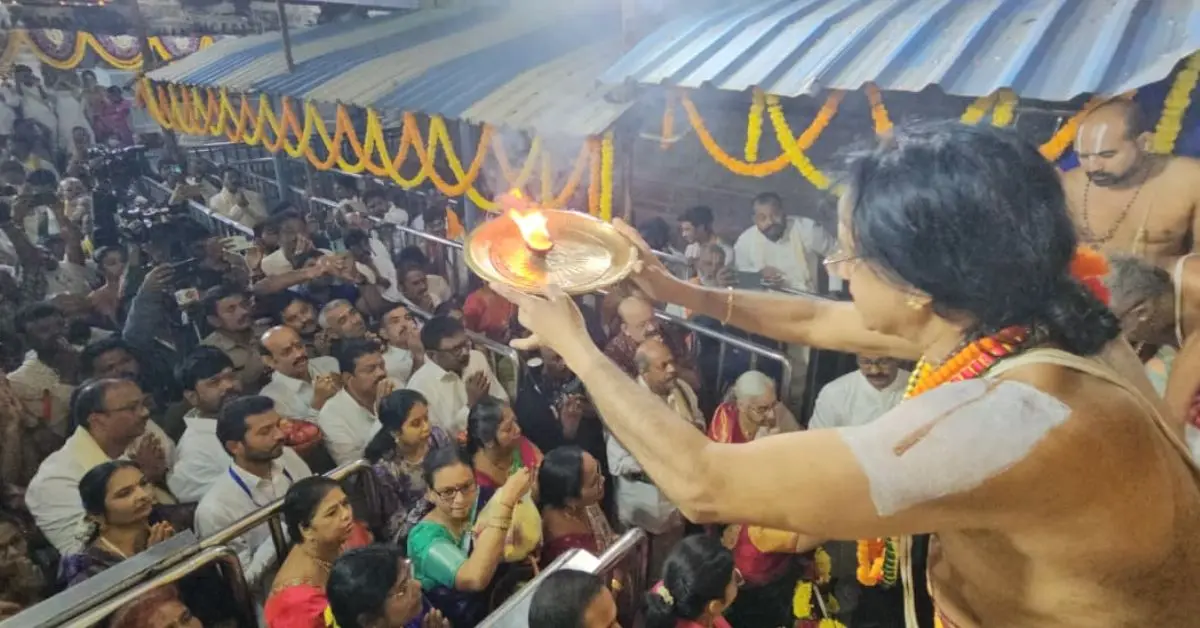 Vaikuntha Ekadasi Crowds Throng Simhachalam Temple