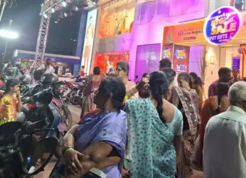 Tempting offers draw Sankranti shoppers