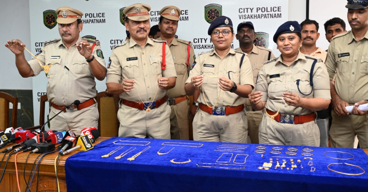 Two Arrested for Gold Theft at Visakhapatnam Jewellery Shop
