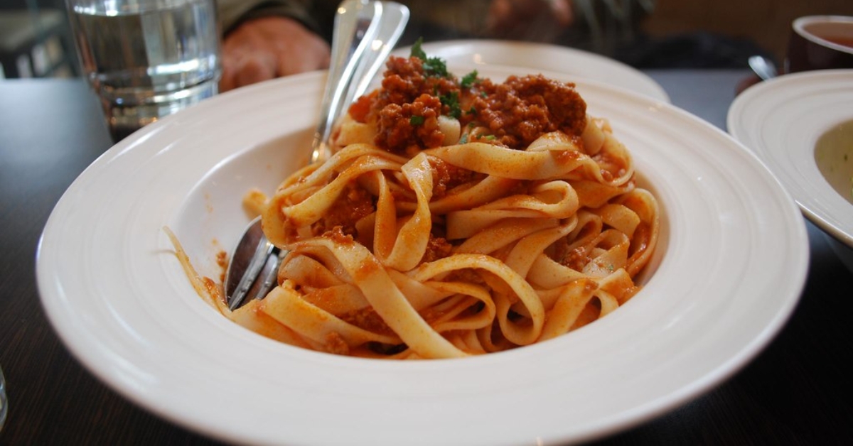 Cafe Pastas and Minimalistic Plates
