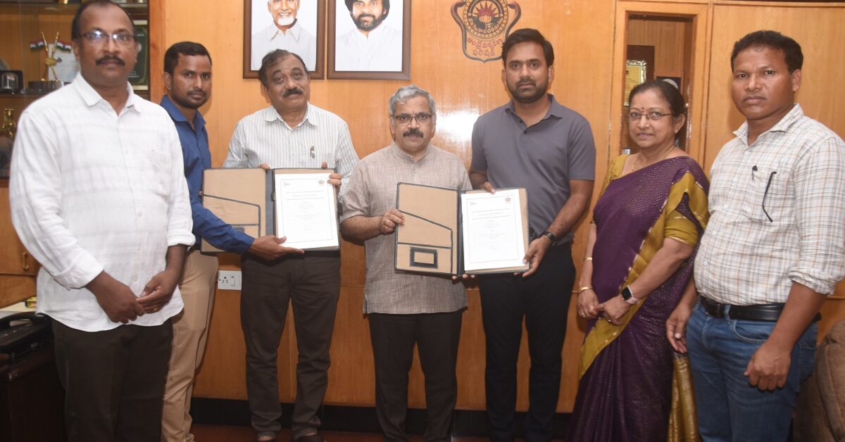 AU Signs MoU with SkillDesire Technologies to Boost Student Skills